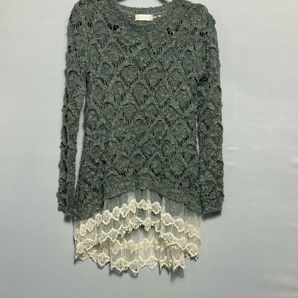 Altar'd State Gray Lace Hem Blouse Sz Sm